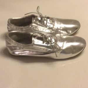Twenty One silver shiny lace up oxford flats SZ 6
